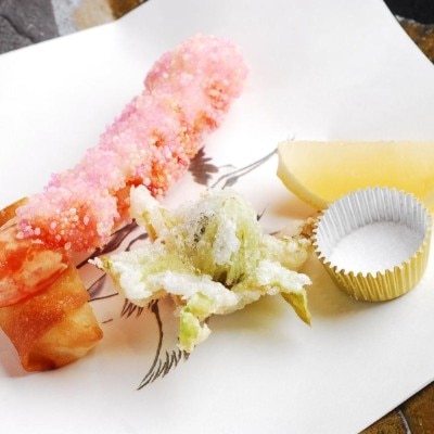 お箸で楽しめるお料理ばかりでご年配のゲストも安心<br>【料理・ケーキ】日本ならではの、四季折々の食材が織り成す本格和食フルコース