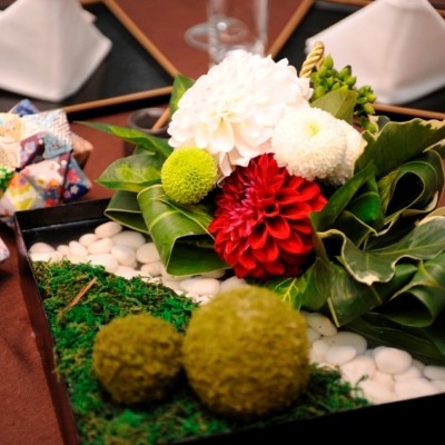 日本庭園をイメージしたテーブル装花も可能！<br>【ドレス・和装・その他】【装花】彩り豊かな装花がおふたりの特別な一日を演出