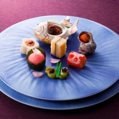 華やかに、季節を感じる八寸盛<br>【料理・ケーキ】日本ならではの、四季折々の食材が織り成す本格和食フルコース