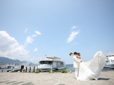 自然豊かな琵琶湖湖畔のリゾートで海外ウエディングのようなロケーションフォトを撮影
