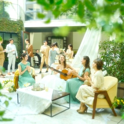 <br>【披露宴】【ラ テラッツァ】（着席2～81名）緑豊なガーデンを一望できる開放感抜群のパーティ会場