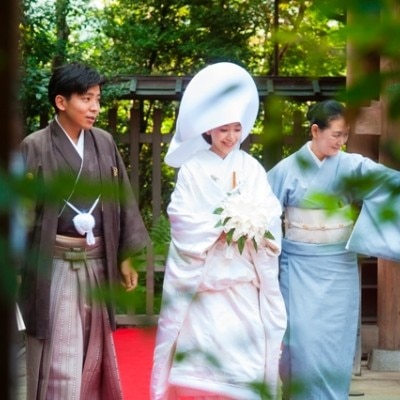 緑あふれる中でのお写真が叶います<br>【挙式】【神社挙式】赤坂氷川神社での本格神前式(最大着席40名様)