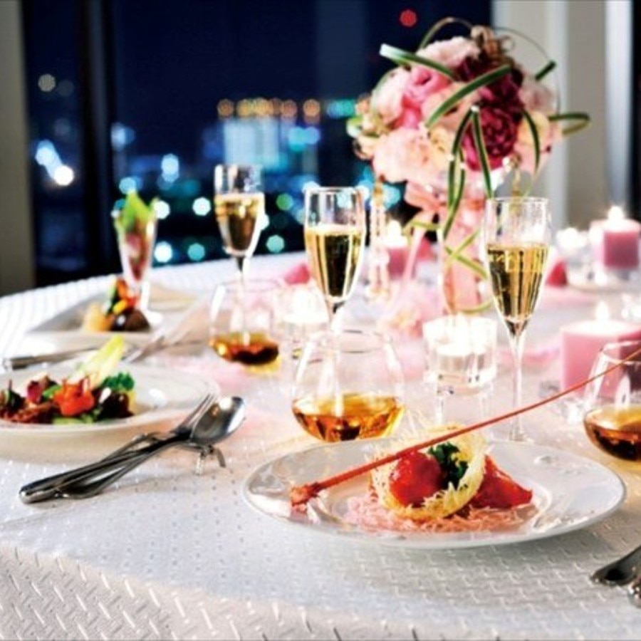 カジュアルな会食からきちんとした披露宴まで、様々なスタイルの提携会場を紹介可能