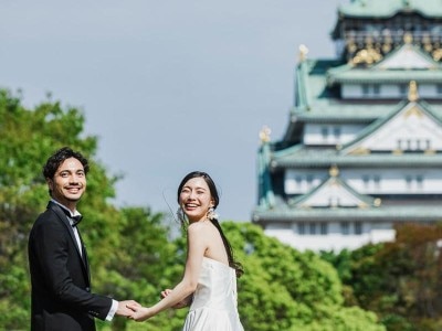 大阪城の雄大な姿を背景に、ここにしかない唯一無二の景色。