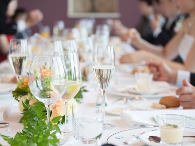 個室はテーブルを囲む時間と美食が親密な絆をもたらすから、家族だけのパーティに◎