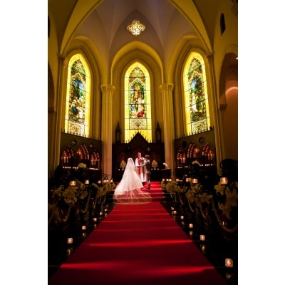 大聖堂での結婚式は、ゲスト全員が感動の涙に包まれました！！
