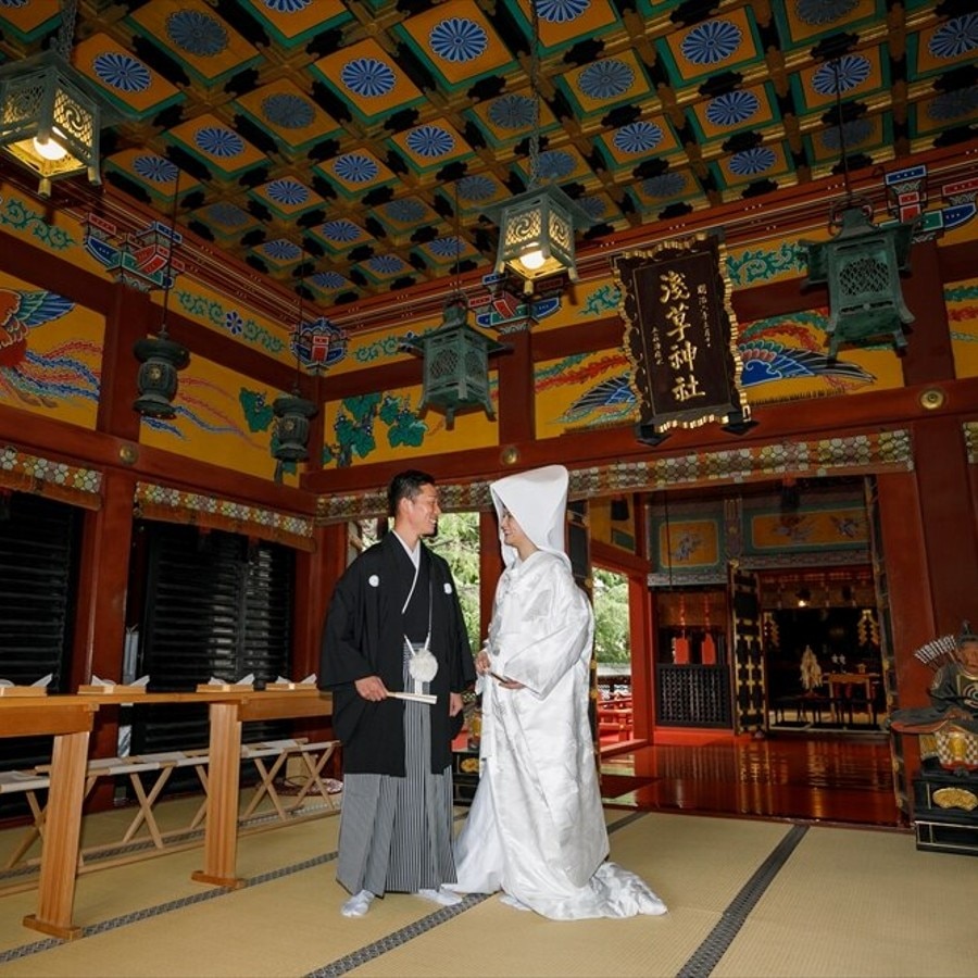 日本の伝統美しい重要文化財の社殿は、挙式本番だけでなくそれ以外の時間でも撮影可能