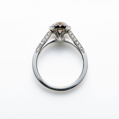 美しく稀少なピンクダイヤモンドを使用したオシャレな婚約指輪African