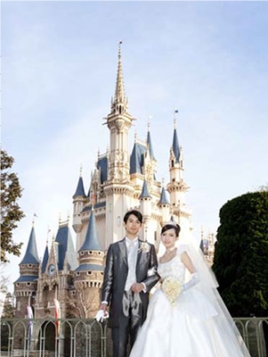 東京ディズニーランドのシンデレラ城で結婚式がついに実現 ウェディングの最新情報をお届け ブライダルニュース マイナビウエディング