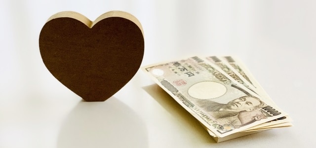 結婚式費用を支払うタイミングは 現金やカードなど支払い方法や 夫婦での分担についても先輩カップルに大調査