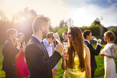 結婚式に上司を招待する時のマナー 注意点は どの上司まで招待する マイナビウエディングpress