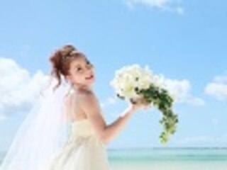 常夏アイランド グアム の結婚式で着たい 理想のウエディングドレスの選び方 マイナビウエディング