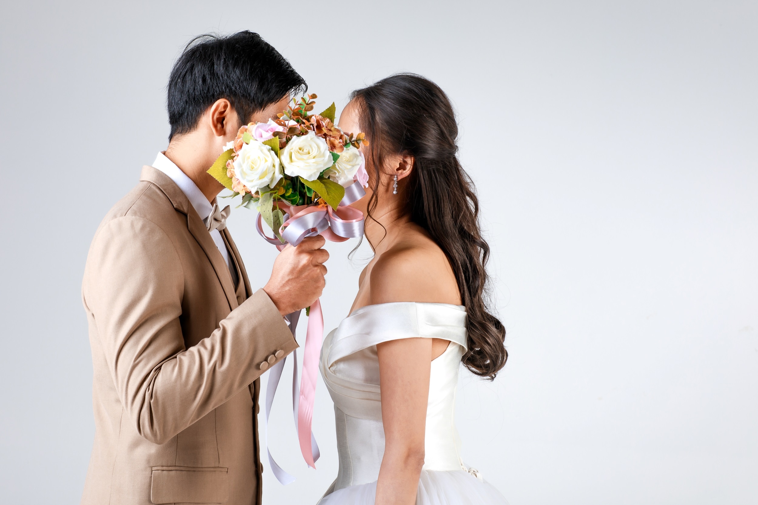 結婚式前撮りの基本！～ポーズや費用から全国のおすすめ式場・スタジオまで