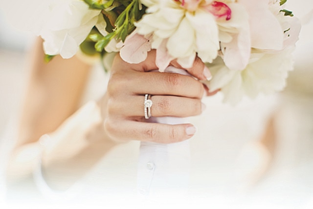 婚約指輪を使った演出 エンゲージカバーセレモニー のやり方 3本用リングピローの作り方 マイナビウエディング プレミアムクラブ