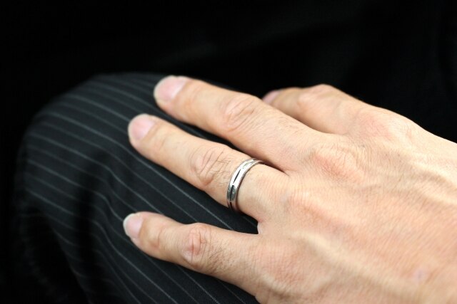 結婚指輪 つけていない 派は 毎日つける 派のなんと2倍 既婚男性が結婚指輪をつけない理由とは プロポーズコラム 結婚指輪 婚約指輪 マイナビウエディング