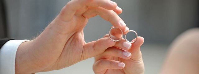 結婚指輪の人気ブランド 相場 選び方のポイントがわかる リアルなアンケートから見える花嫁の本音とは 婚約指輪 結婚指輪 マイナビウエディング