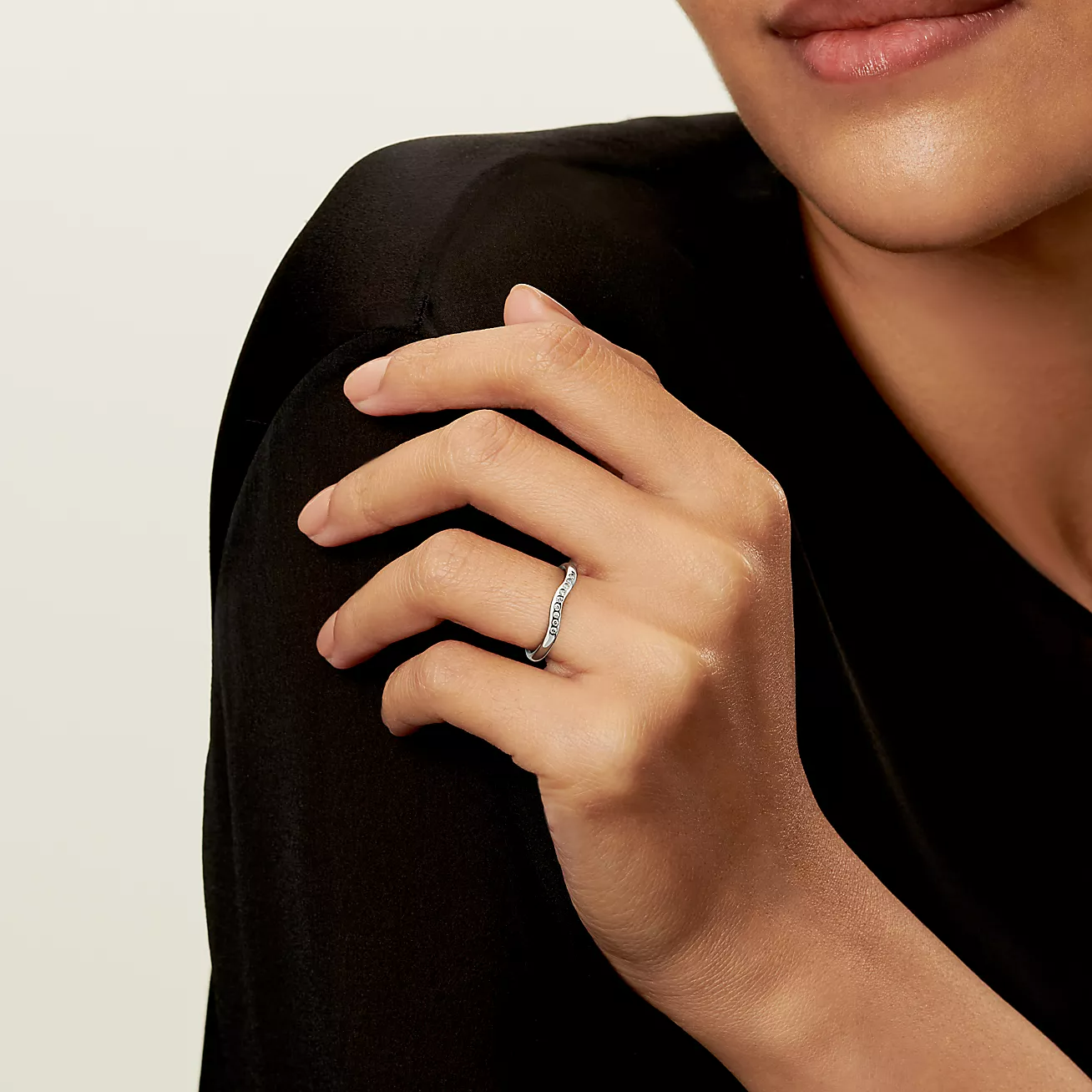 エルサ・ペレッティ™ カーブド バンドリング ダイヤモンド(3)―Tiffany & Co.(ティファニー)