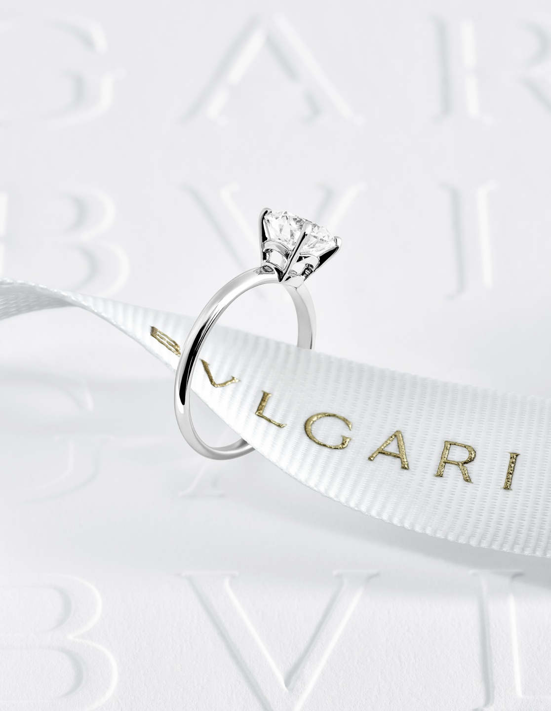 ブルガリの新作エンゲージメントリング 「ローマ アモール」 2021年7月30日より発売｜BVLGARI│マイナビウエディング プレミアムジュエリー