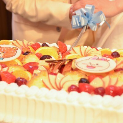 ◆ウェディングケーキ
フルーツたっぷりの大きなケーキにちょっぴりアレンジ★