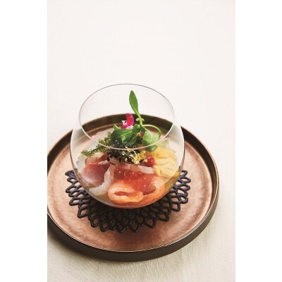 グラスに詰めた海の幸と宜野座産 ジャガイモのロワイヤル<br>【料理・ケーキ】料理