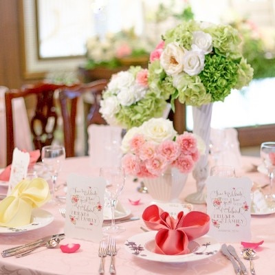 優しさを感じさせる ペールピンクのコーディネートで おもてなし<br>【披露宴】装花・テーブルコーディネート