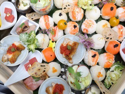 ご当地ブッフェ。色とりどりの食材をちりばめて♪
