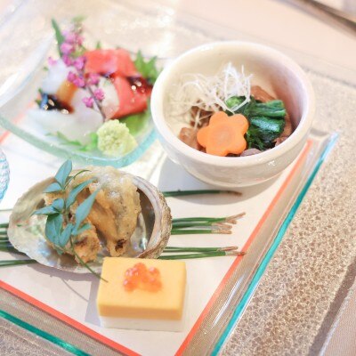 お料理のコースは日本の四季に合わせて内容がかわります<br>【料理・ケーキ】料理