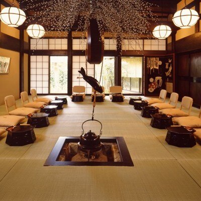 富山・越中五箇山から移築された合掌造りの別館で古き良き日本を感じるおもてなしを<br>【披露宴】披露宴「雪」（～42名）、「花」（～12名）