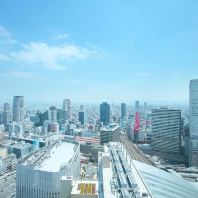 地上１５０mから大阪の街を一望。心を解きほぐす開放的なロケーションが魅力！<br>【外観】大阪駅直結の好アクセス会場