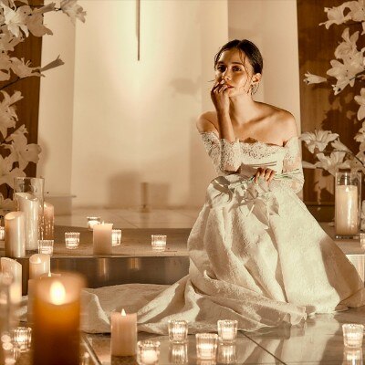 光と影が美しいナイトウエディング。きらめくキャンドルに照らされて、ロマンティック<br>【挙式】天空ガーデンチャペル（最大90名着席可能）