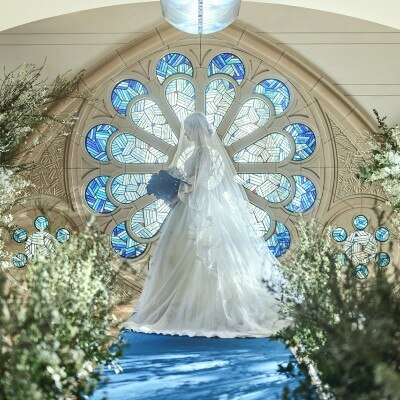 <br>【挙式】【フローレンスチャペル】ブルーローズのステンドグラスが幻想的な雰囲気を演出