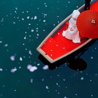 ホテルオークラ福岡ならではの和の演出「花嫁舟」。桜の季節は特に幻想的な美しさ