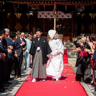 <br>【挙式】厳かに執り行われる神聖な本殿での神前式