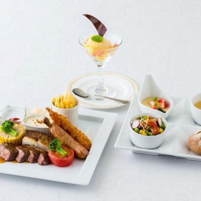 ステーキや海老フライ、お子様が大好きなメニューが盛りだくさんです<br>【料理・ケーキ】キッズメニュー