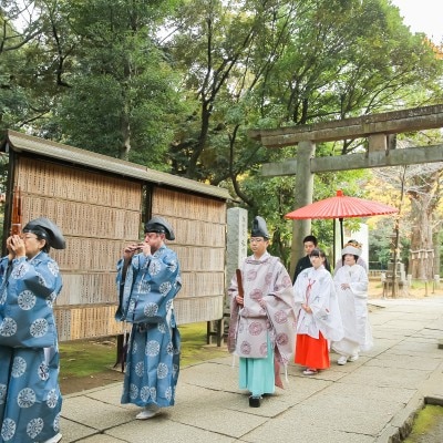 【赤坂氷川神社】 参進にて社殿へ向かいます