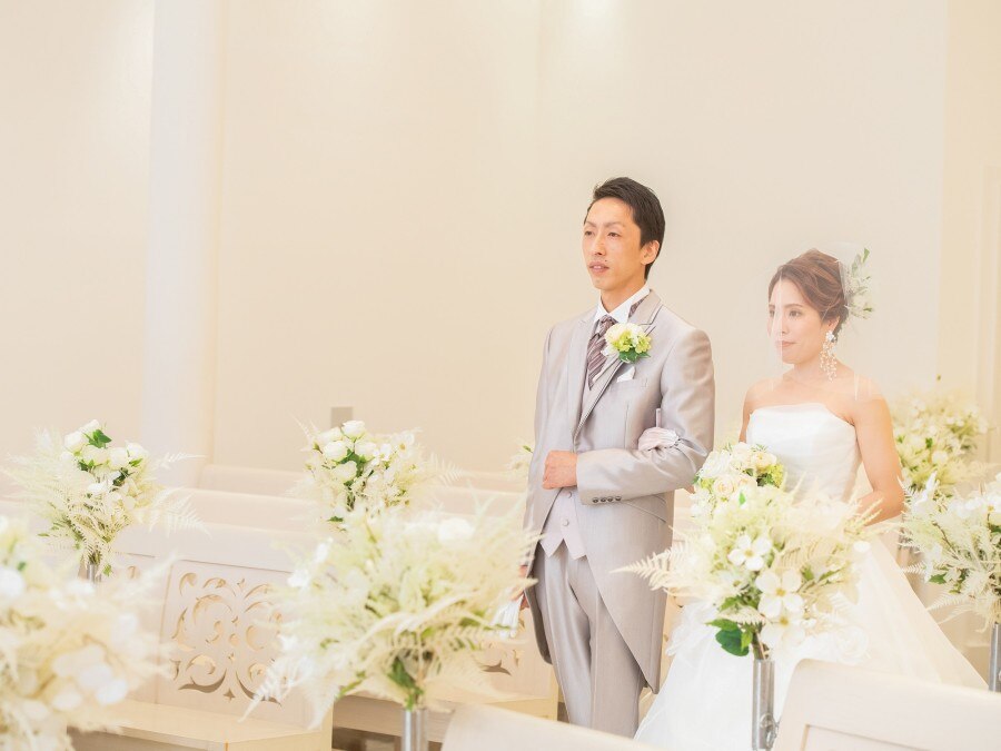 白亜のチャペルにて夫婦としての誓いをたてられました