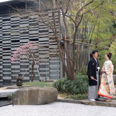 <br>【庭】庭園の豊かな緑に包まれて美しく写真が映える庭園