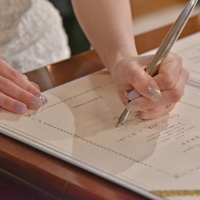 挙式の大切なシーン　結婚証書のサイン<br>【挙式】セント・マーティン大聖堂【～200名】