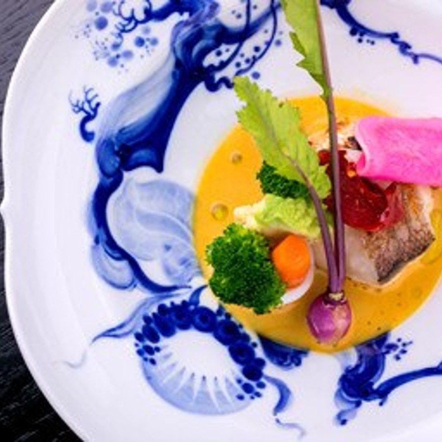 石川県の新鮮な食材をふんだんに使用した、アートのように彩り美しい一皿でおもてなし