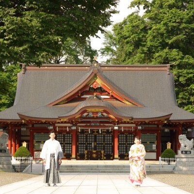 近隣の神社で和装の前撮りもOK。日本ならではの花嫁姿は親孝行にもなりそう<br>【付帯設備】フォトロケ