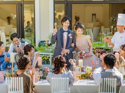 気候がよければガーデンパーティもステキ。オープンエアな空間で食事と会話を楽しんで