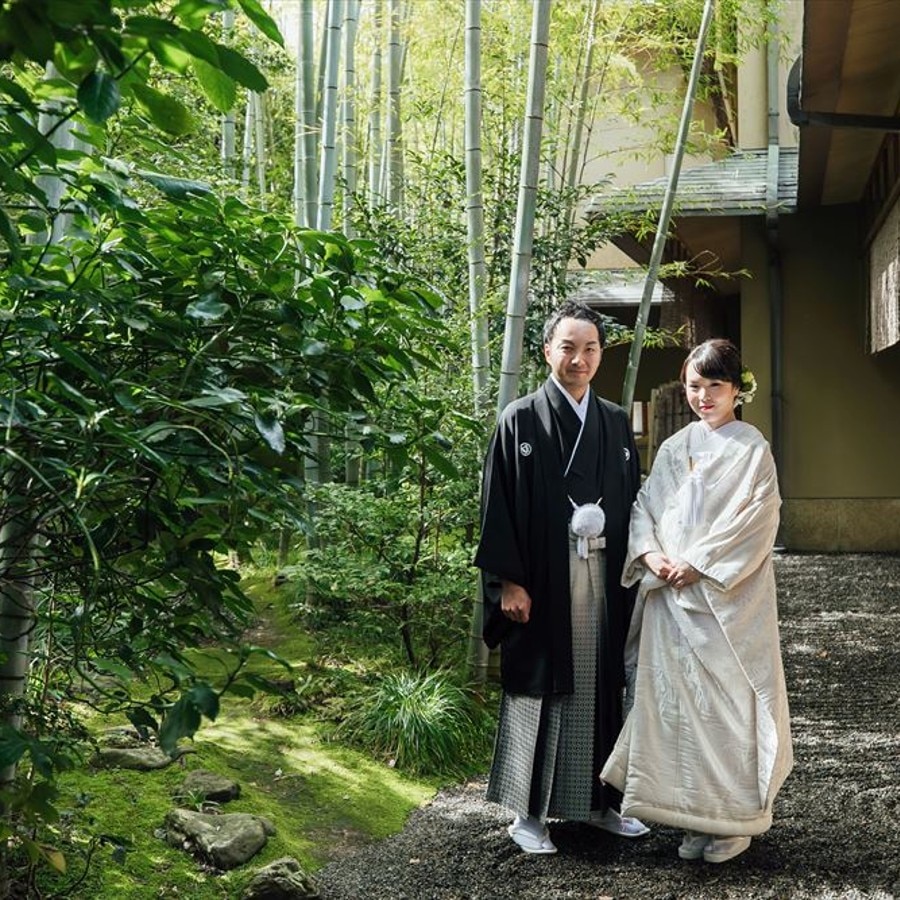 艶やかな和装と番傘が清々しい竹林の緑に映える、京都らしいロケーションフォトも可能