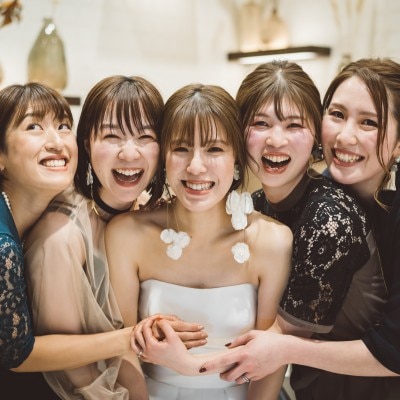 新婦様の中座エスコートは久しぶりに集まった仲良し5人組で♪