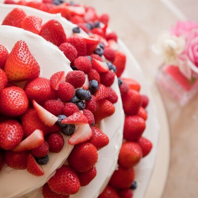 ウエディングケーキの色や形はオリジナルでも対応可能！<br>【料理・ケーキ】フレッシュケーキ～オリジナルデザイン可能、世界で一つだけのケーキを～