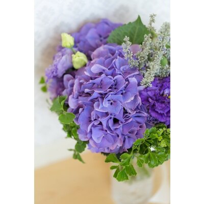 6月の結婚式だったので、紫陽花のブーケにしました。涼やかで可愛らしくて好評でした。