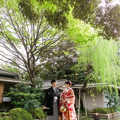 河文に戻り記念撮影。
日本庭園が背景に、写真映え抜群