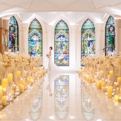 <br>【挙式】360度アンティークステンドグラスに囲まれた白亜の大聖堂。本物だけを使用した特別な空間で感動挙式を