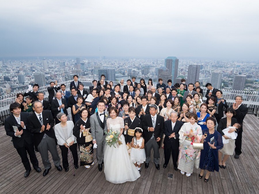 絶景を望む会場で 美食と装花の華やかなパフォーマンスが彩った 口コミ 体験談 Restaurant Luke With Sky Lounge レストランルーク ウィズ スカイラウンジ マイナビウエディング