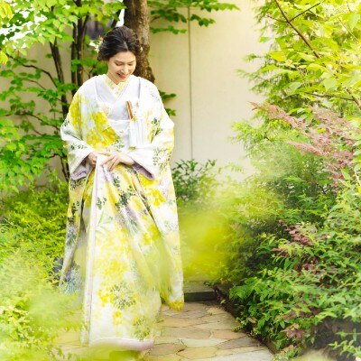 結婚式を挙げるカップルは＋5万円で好きな衣装を纏い前撮り撮影ができるオプションも<br>【挙式】和装も似合う白亜のチャペル