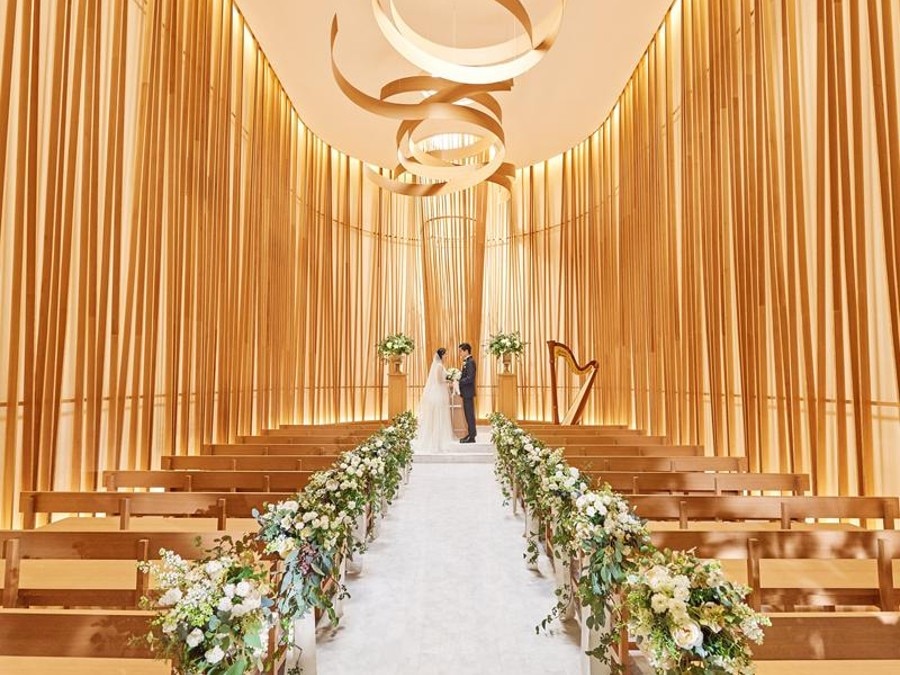 結婚式の為だけに建築された“本物の迎賓館”『光と緑に包まれた木のチャペル』誕生